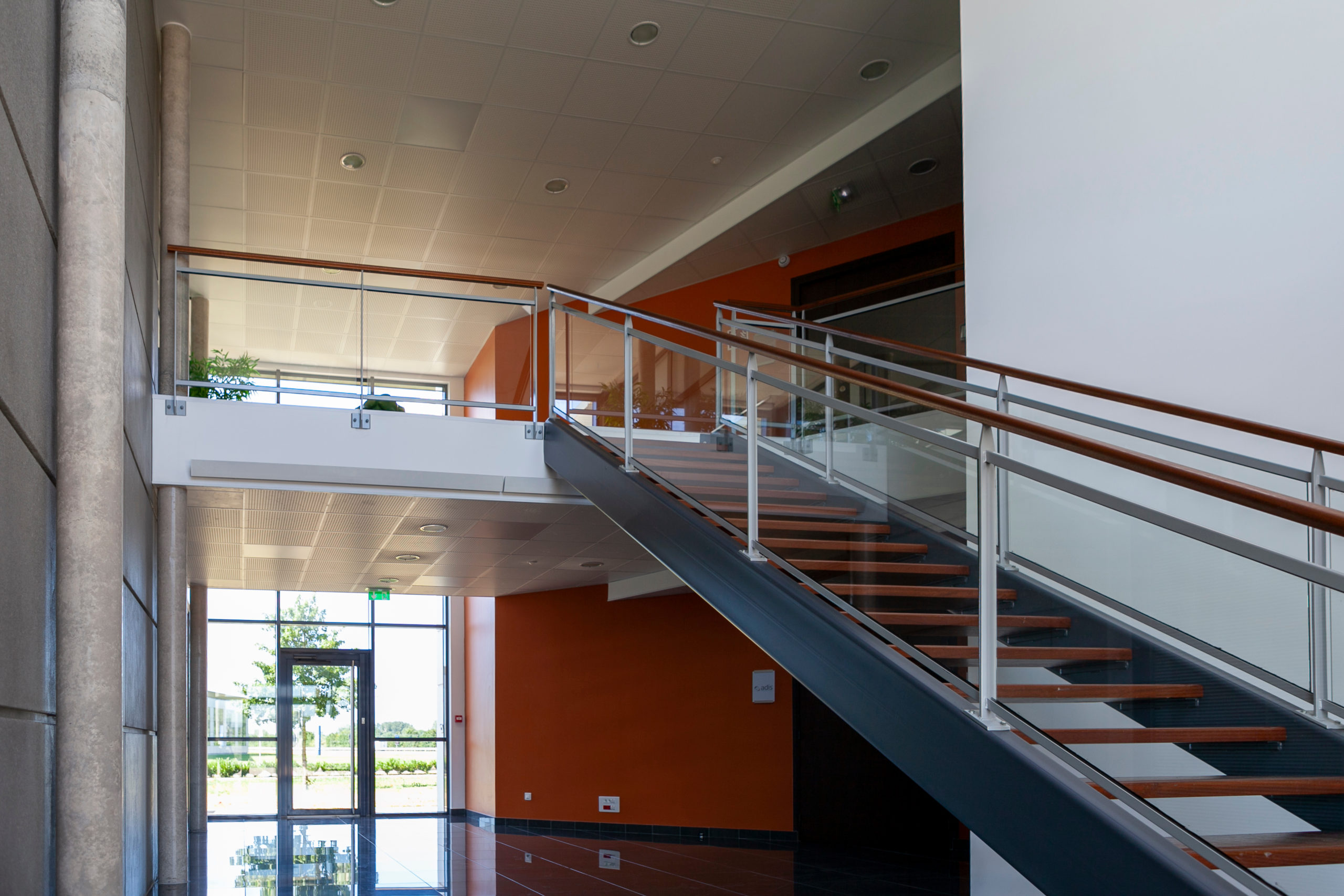 4 Things to Know About Mezzanine Office Construction
